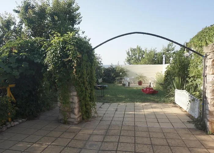 بيت ضيافة Lenny 3*